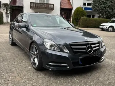 Gebraucht Mercedes E250 Avantgarde 204 PS (150 kW) 2011 Grau Limousine