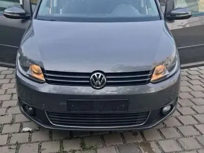 Gebraucht VW Touran Comfortline 105 PS (77 kW) 2011 Van / Kleinbus