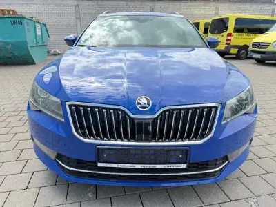 Gebraucht Skoda Superb LAURIN & KLEMENT 190 PS (139 kW) 2019 Blau Kombi