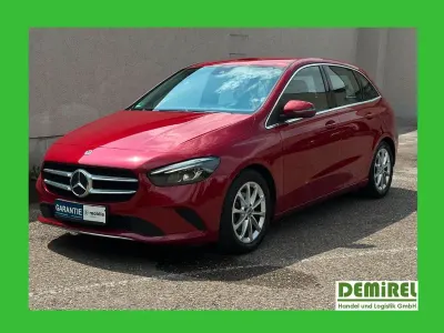 Gebraucht Mercedes B180 136 PS (100 kW) 2022 Rot Kleinwagen