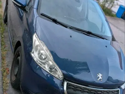 Gebraucht Peugeot 208 Active Top 92 PS (67 kW) 2014 Andere farben Kleinwagen