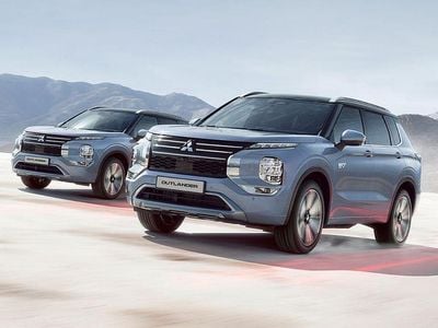 Neu Mitsubishi Outlander P-HEV Edition 136 PS (100 kW) 2025 Grau SUV