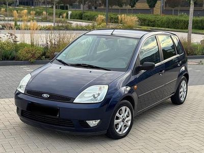 Blau Gebraucht 2006 Ford Fiesta Ambiente Kleinwagen | 1.400 € (Fairer Preis)