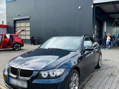 Gebraucht BMW 320 170 PS (125 kW) 2008 Blau Limousine