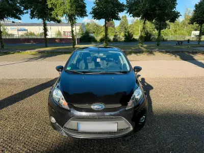 Gebraucht Ford Fiesta 80 PS (58 kW) 2011 Andere farben Kleinwagen