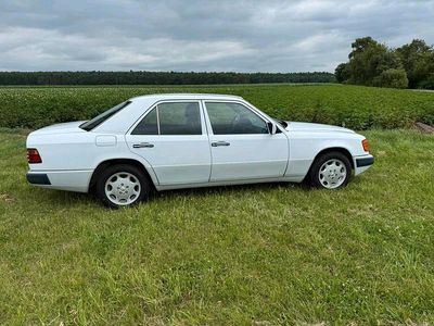 Gebraucht Mercedes 300 110 PS (80 kW) 1992 Weiß Limousine