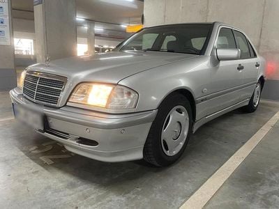 Gebraucht Mercedes 240 170 PS (125 kW) 1998 Silber Limousine