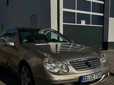Gebraucht Mercedes C180 143 PS (105 kW) 2005 Gold Coupé