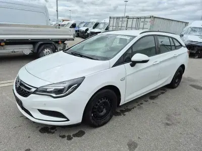 Gebraucht Opel Astra Edition 110 PS (80 kW) 2019 Schneeweiss/olympic/summit whi Kombi