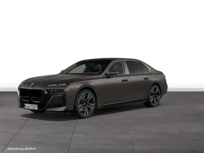 Gebraucht BMW 740 299 PS (219 kW) 2025 Grau Limousine