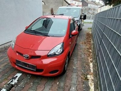 Rot Gebraucht 2011 Toyota Aygo Kleinwagen | 2.500 € (Fairer Preis)