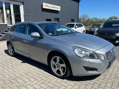 Używany Volvo V60 Summum 179 KM (131 kW) 2011 Srebrny Kombi