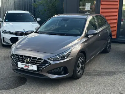 Gebraucht Hyundai i30 Select 120 PS (88 kW) 2022 Braun Limousine