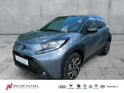 Neu Toyota Aygo X 72 PS (52 kW) 2025 Schwarz SUV