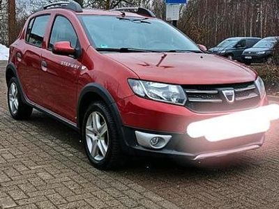 Gebraucht Dacia Sandero 90 PS (66 kW) 2014 Rot Limousine