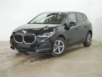 Gebraucht BMW 220 Active Tourer Sport Line 170 PS (125 kW) 2025 Saphirschwarz metallic Van / Kleinbus