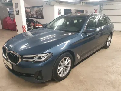 Second-hand BMW 520 190 CP (139 kW) 2023 Albastru Berlinǎ