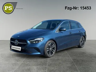 Używany Mercedes B200 Progressive 150 KM (110 kW) 2023 Niebieski Minivan