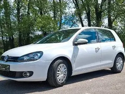 Gebraucht VW Golf VII 101 PS (74 kW) 2013 Weiß Kleinwagen