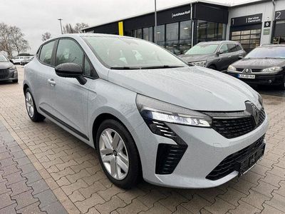 Grau Gebraucht 2025 Renault Clio V Evolution Limousine | 16.990 € (Guter Preis)