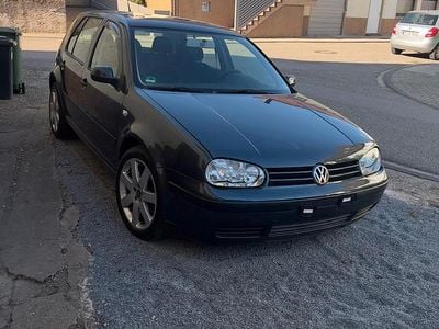 Grau Gebraucht 2002 VW Golf IV Kleinwagen | 2.650 € (Fairer Preis)