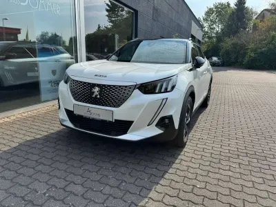 Gebraucht Peugeot e-2008 GT 100 kW (136 PS) 2022 Perlmutt weiss SUV
