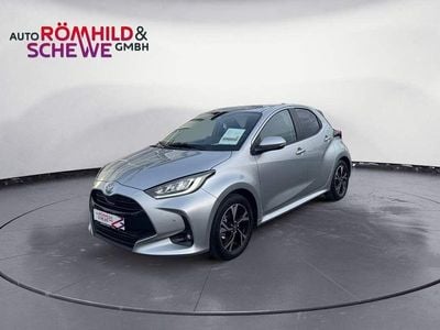 Neu Toyota Yaris Hybrid 117 PS (86 kW) 2026 Silber Limousine