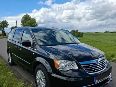 Usata Lancia Voyager Gold 163 CV (119 kW) 2013 Nero Monovolume