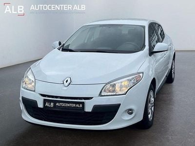 Gebraucht Renault Mégane 101 PS (74 kW) 2011 Weiß Limousine