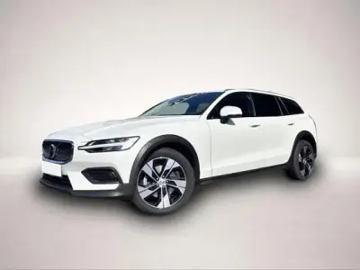 Gebraucht Volvo V60 CC Plus 197 PS (144 kW) 2023 Manufacturer Kombi