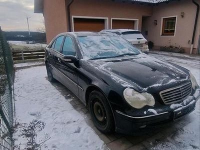 Schwarz Gebraucht 2003 Mercedes C180 Limousine | 950 € (Guter Preis)