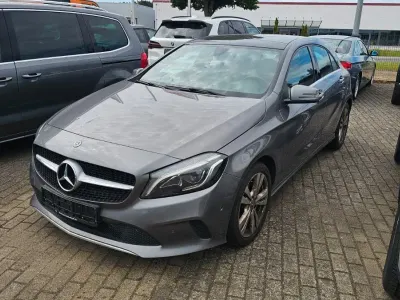 Gebraucht Mercedes A180 109 PS (80 kW) 2018 Grau Limousine