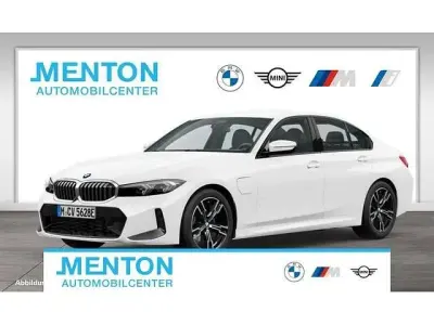 Gebraucht BMW 330e M Sport 292 PS (214 kW) 2023 Weiß Limousine