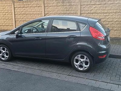Gebraucht Ford Fiesta 92 PS (67 kW) 2010 Grau Kleinwagen