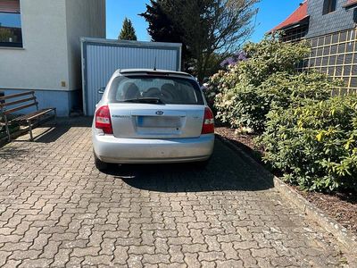 Usado Kia Cerato 102 HP (75 kW) 2005 Cinzento Citadino