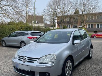 Gebraucht VW Golf V 105 PS (77 kW) 2006 Silber Kleinwagen