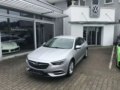 Gebraucht Opel Insignia 165 PS (121 kW) 2017 Argon silber Limousine