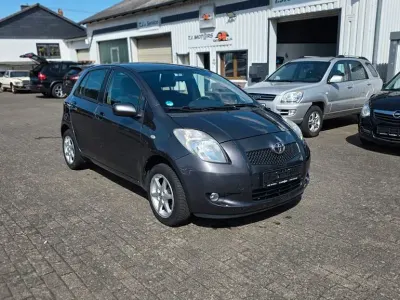 Gebraucht Toyota Yaris Travel 87 PS (63 kW) 2009 Grau Kleinwagen
