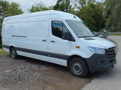 Używany Mercedes Sprinter 170 KM (125 kW) 2023 Biały Van