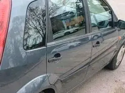 Second-hand Ford Fiesta 60 CP (44 kW) 2004 Gri Hatchback