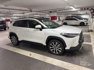 Weiß Gebraucht 2024 Toyota Corolla Cross Team SUV | 40.000 € (Teuer)