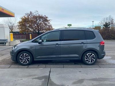 Grau Gebraucht 2018 VW Touran Join Van / Kleinbus | 17.500 € (Guter Preis)