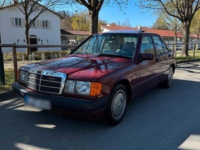 Gebraucht Mercedes 190 75 PS (55 kW) 1991 Rot Limousine