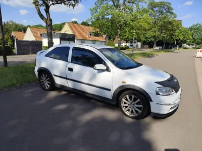 Używany Opel Astra 136 KM (100 kW) 1998 Biały Hatchback