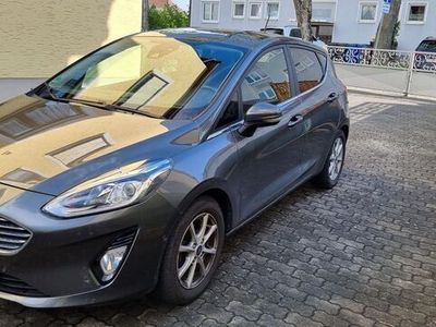 gebraucht Ford Fiesta 2018 | 100PS | 1. Hand | 8-fach brereift