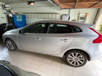 Gebraucht Volvo V40 150 PS (110 kW) 2013 Silber Limousine