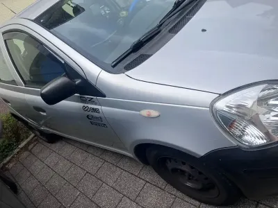 Gebraucht Toyota Yaris Executive 87 PS (63 kW) 2005 Grau Limousine