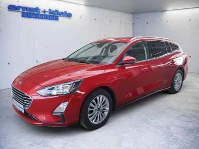 Gebraucht Ford Focus Titanium 125 PS (91 kW) 2020 Fantasticrot metallic Kombi