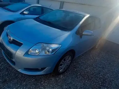 Gebraucht Toyota Auris 130 PS (95 kW) 2009 Blau Kleinwagen