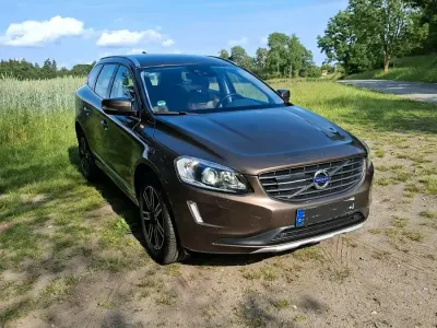 Gebraucht Volvo XC60 Momentum 245 PS (180 kW) 2017 Braun SUV